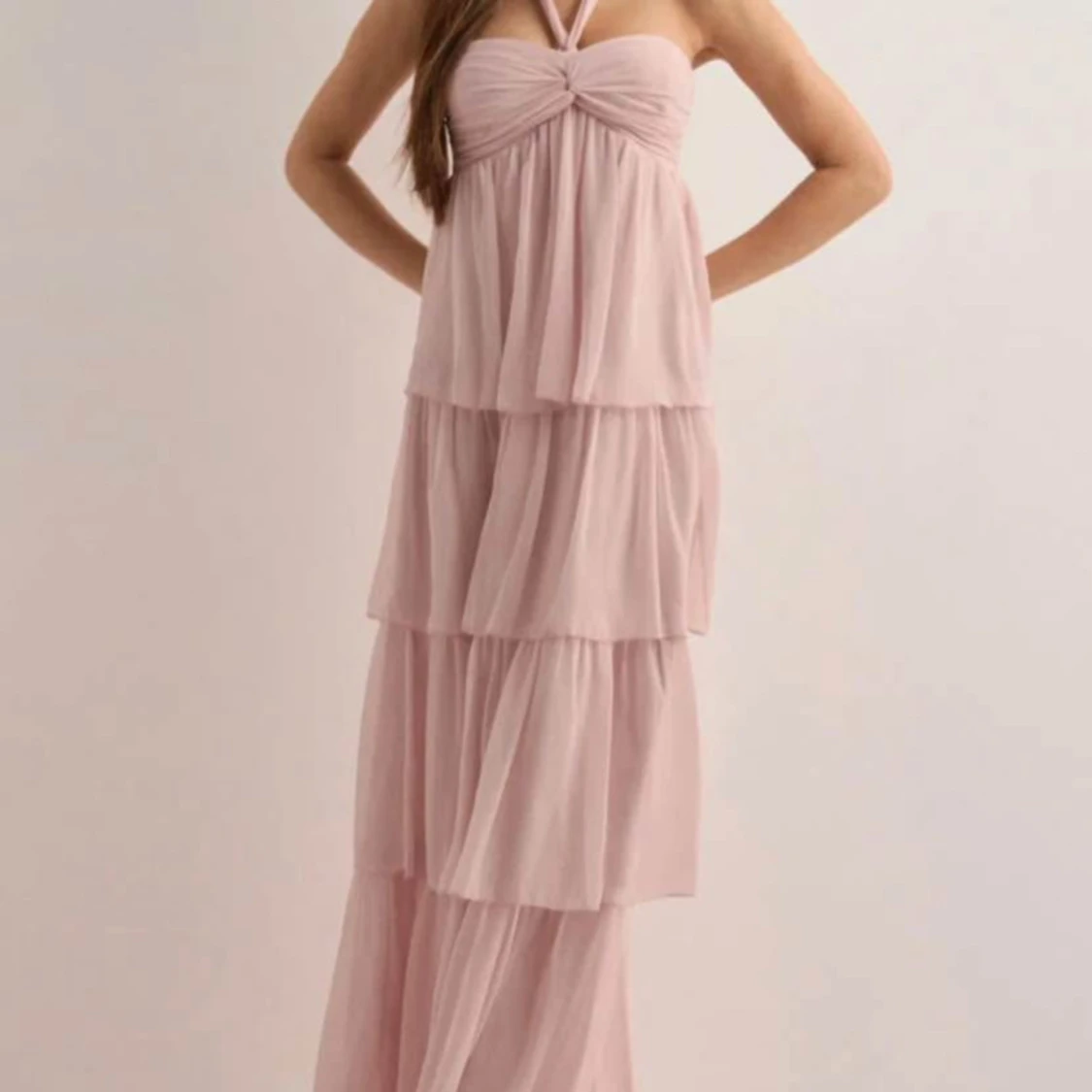Ljusrosa volangklänning Nelly  - 1