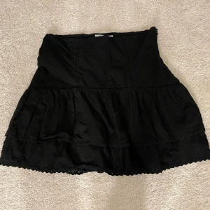 Kjol - Kjol som aldrig är använd går att köpa blusen också i en annan annons på mitt konto🥹🥹😍😍🥰