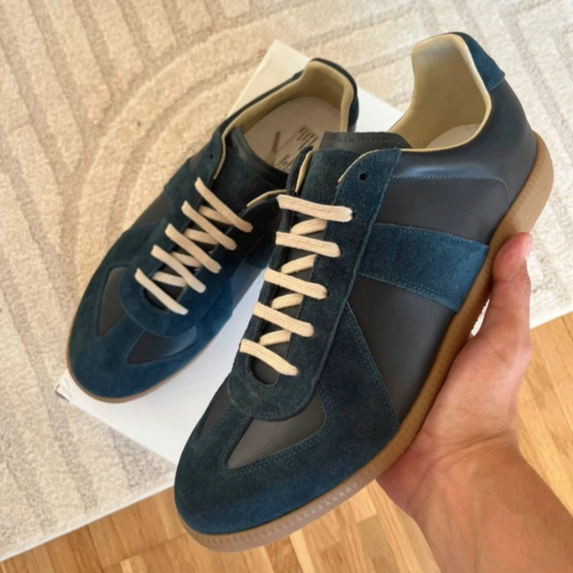 Blå sneakers från Maison Margiela