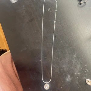 Halsband från Pilgrim - Knappt använt, så fint!