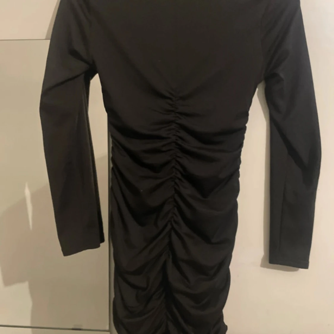 Svart långärmad klänning från SHEIN - 2