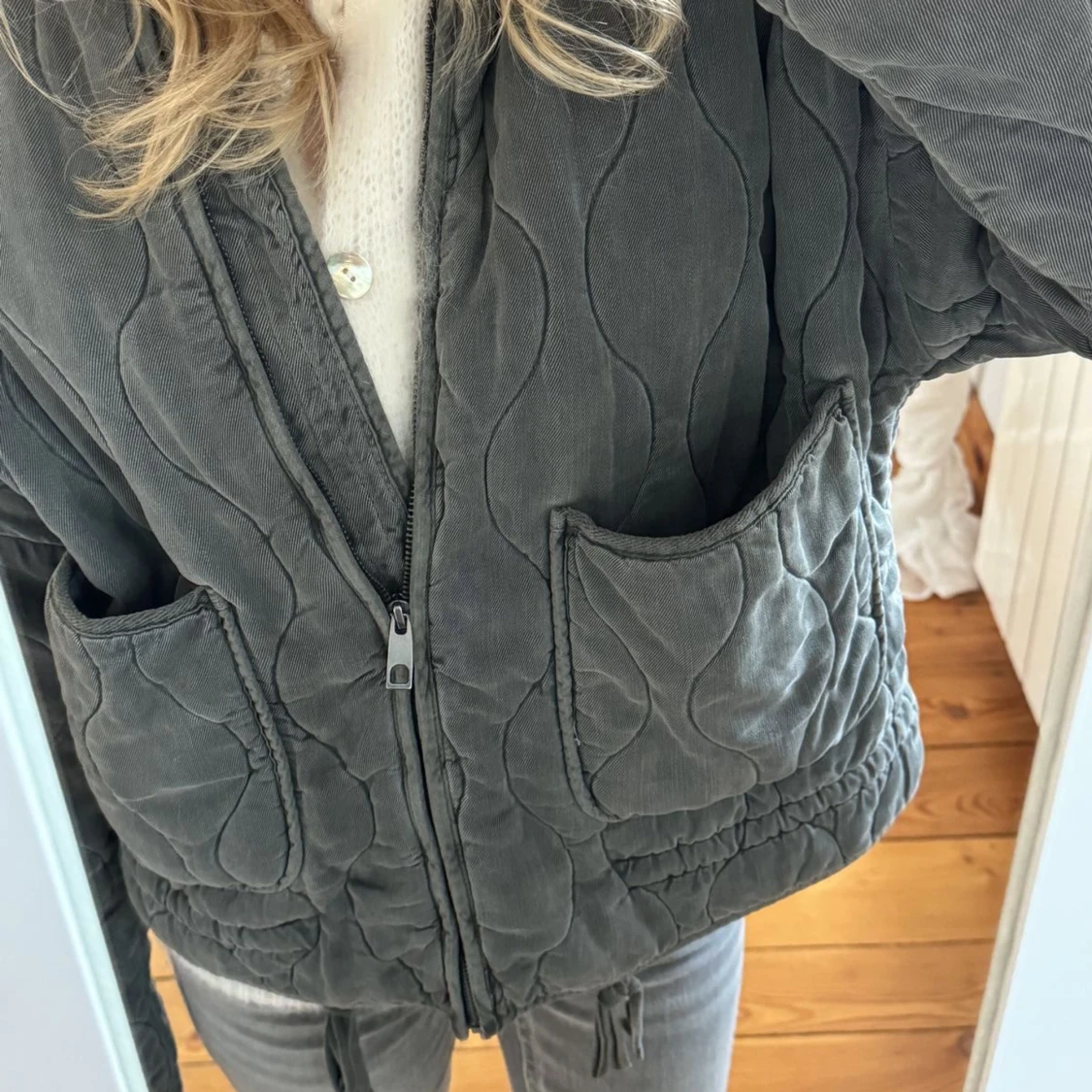 Grå quiltad jacka zara