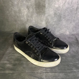 Lanvin toecap velvet sneakers - Dåligt skick | Size uk 7 passar 41/42  | fraktar spårbart inom 24 timmar |  för att köpa klicka ” köp nu” | vid frågor skriv ett meddelande |