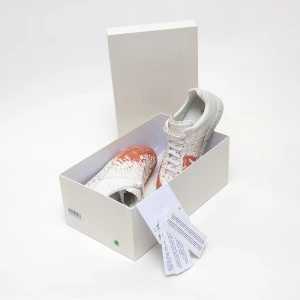 Maison Margiela Sneakers GATs  - Eftertraktade Maison Margiela German Army Trainers. Skorna är använda endast en gång:) Allt OG. Pris kan diskuteras vid snabb affär. 