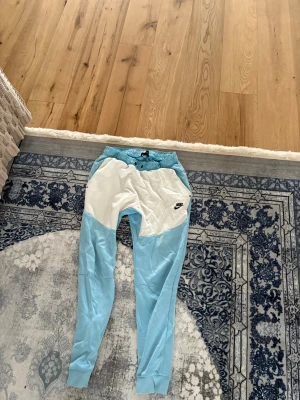 Nike  - Nike tech byxor 