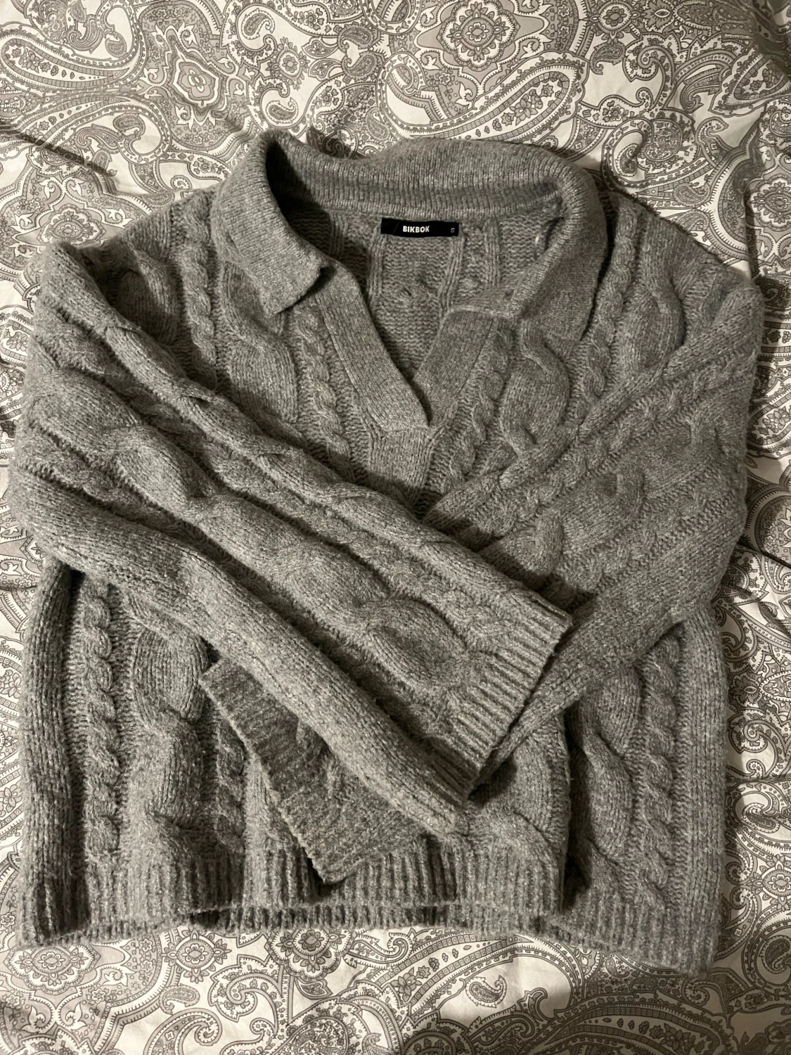 Grå stickad tröja från Bik Bok