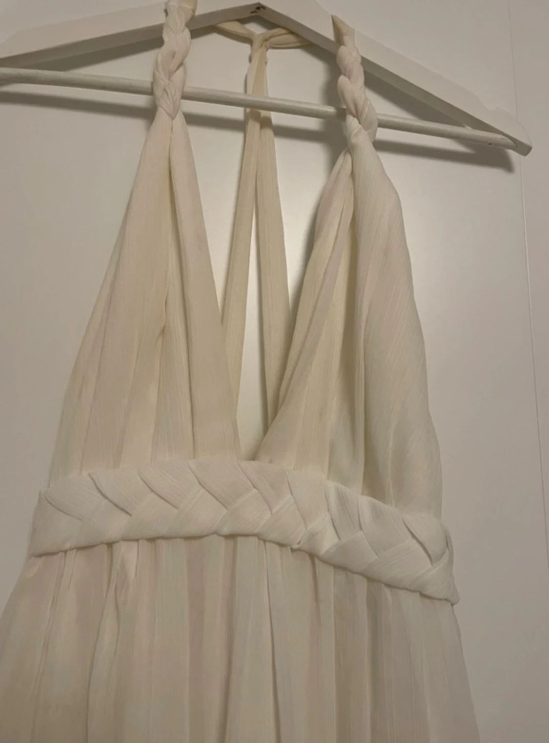 Vit långklänning med flätad midja - 4