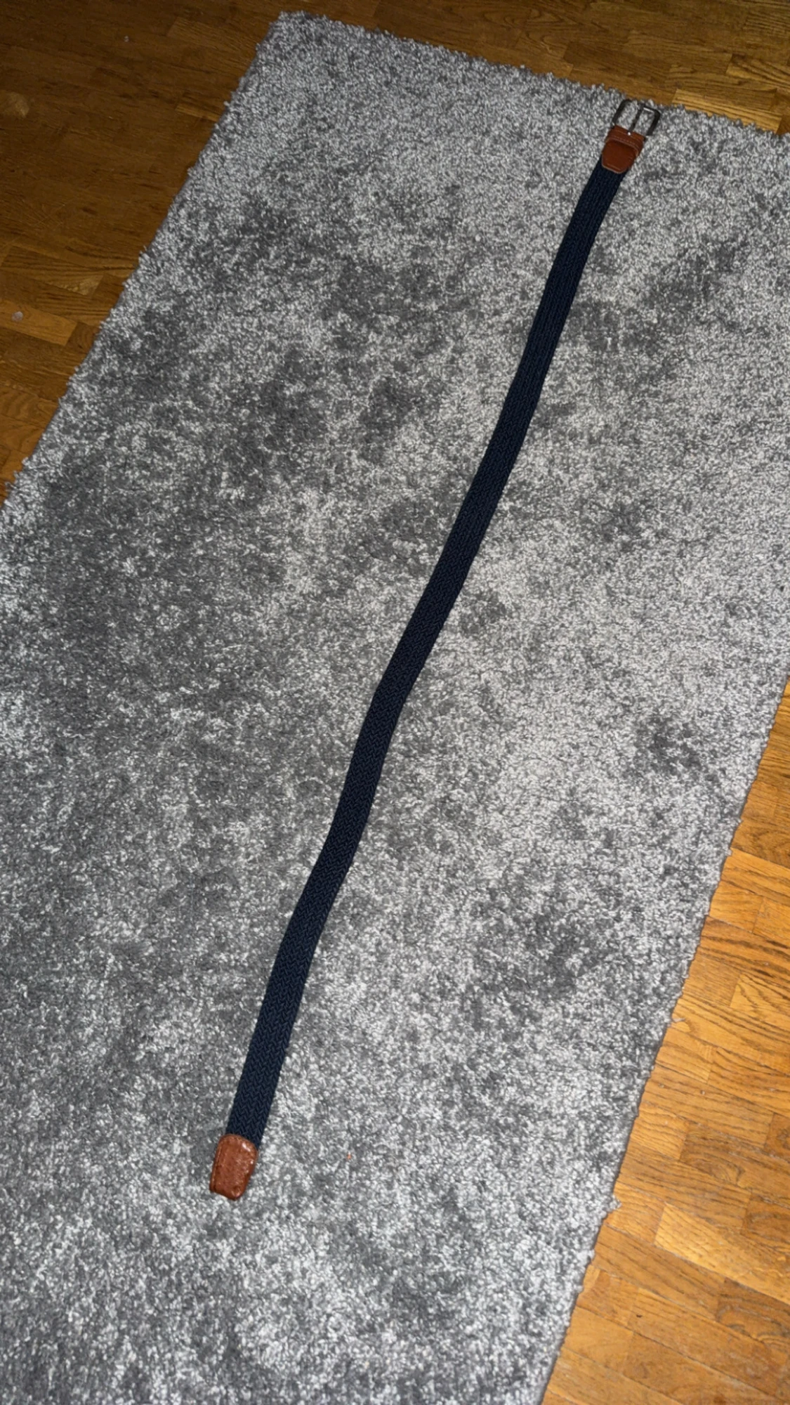 Mörkblått flätat bälte med skinn 105cm - 1