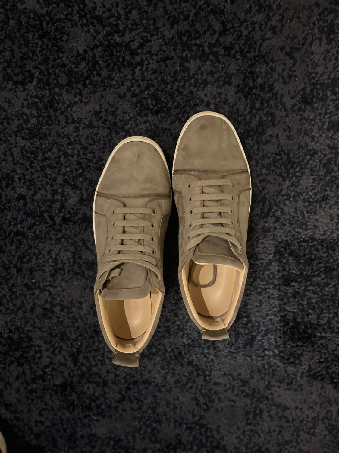 Grå mockasneakers från Louboutin, strl 43 - 2