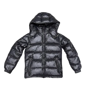 Vinterjacka - Säljer min fina svarta jacka från Dressy! Jackan är egentligen en tjej jacka men har används av min kille mest, och det funkar hur bra som helst! Den är tjock och varm, perfekt nu till vintern 💓