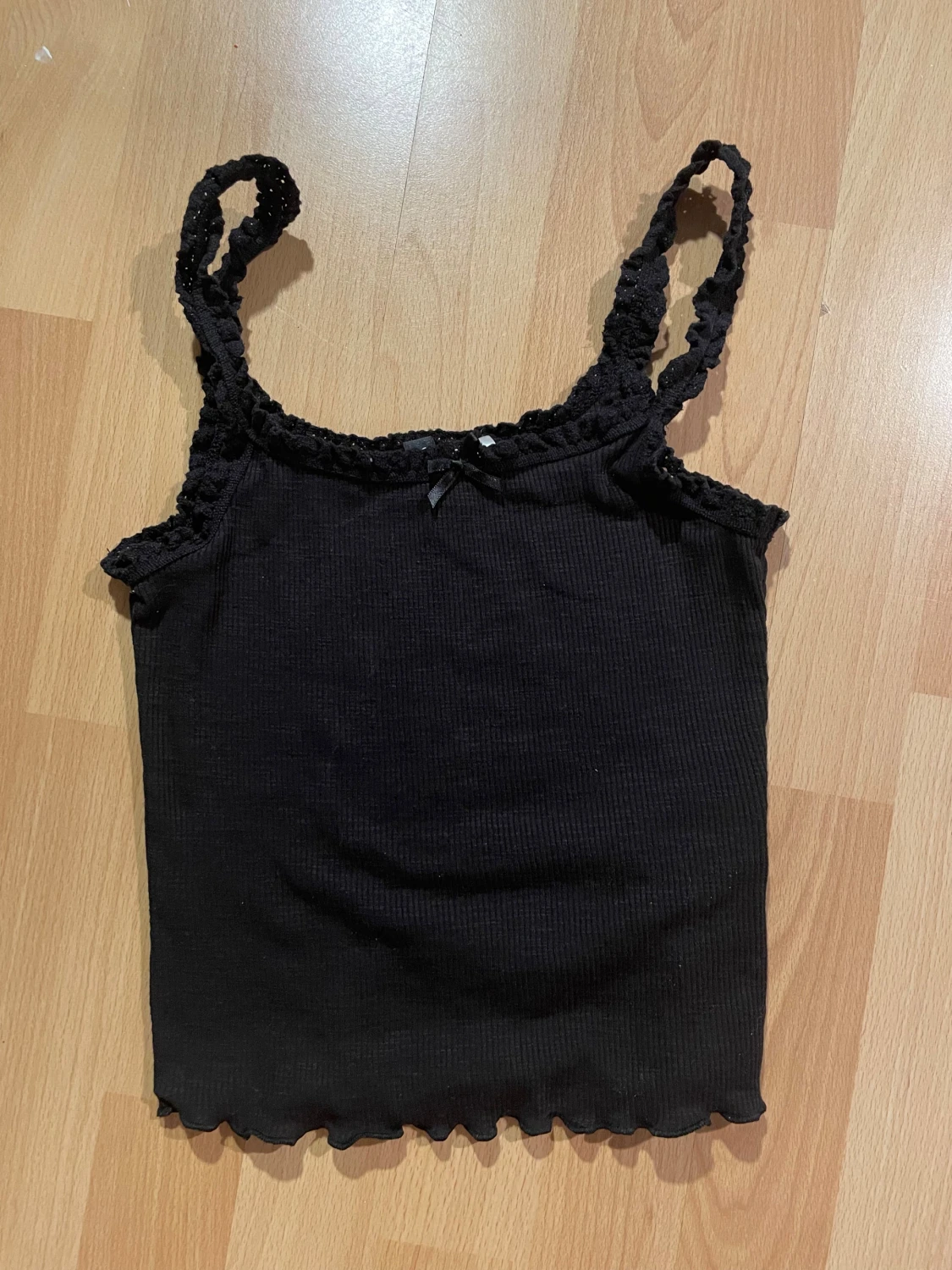 Svart ribbad linnetopp från H&M