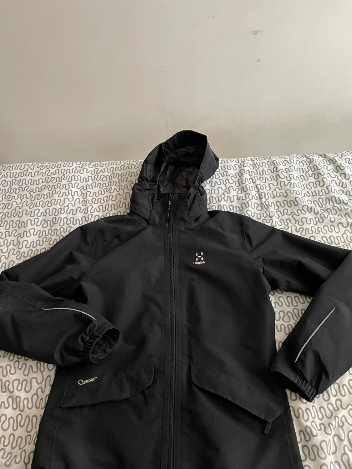 Svart haglöfs jacka