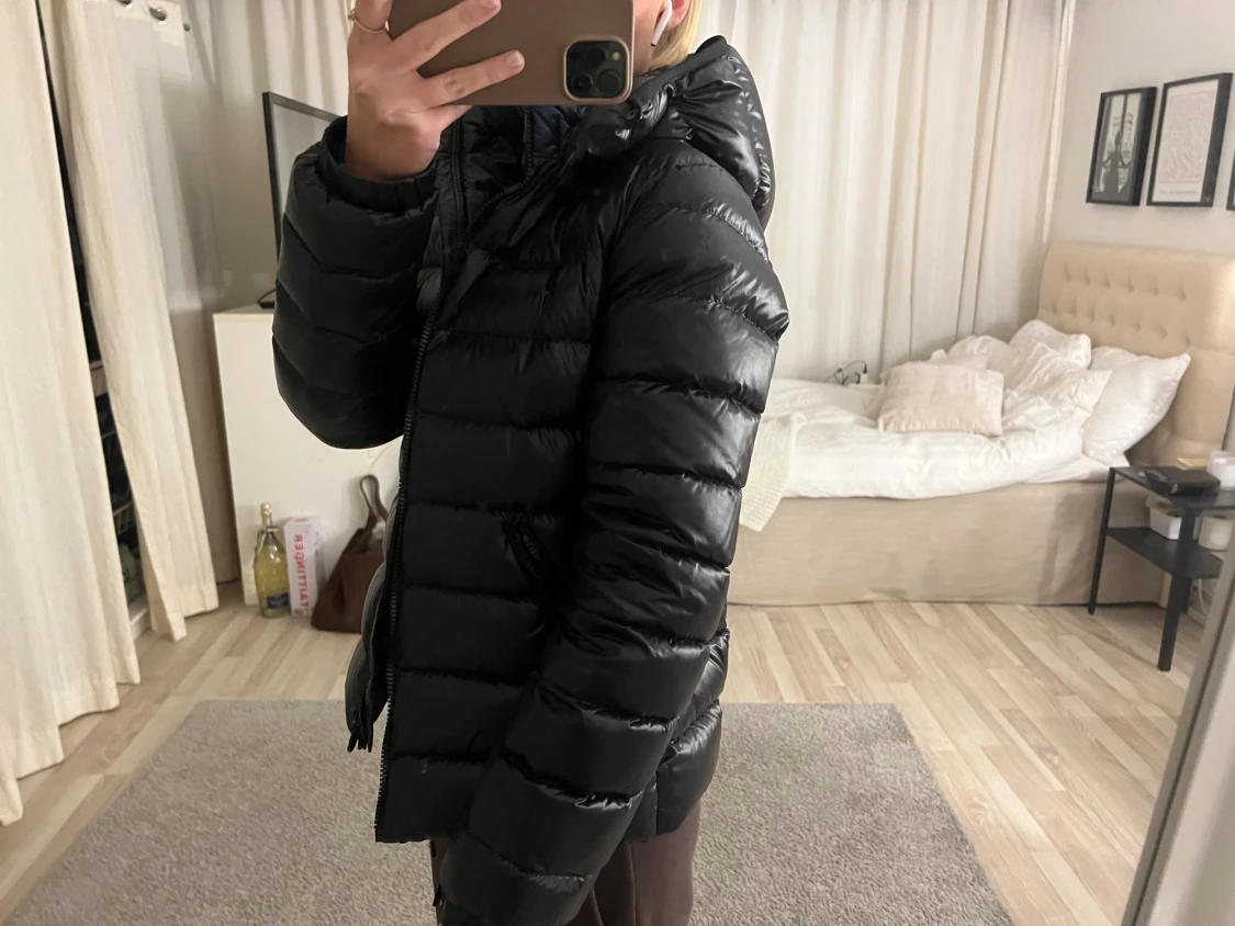 Svart Moncler pufferjacka med huva - 5