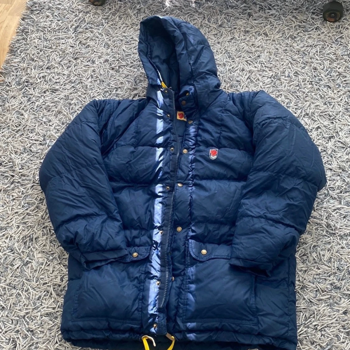 Mörkblå dunjacka från Fjällräven