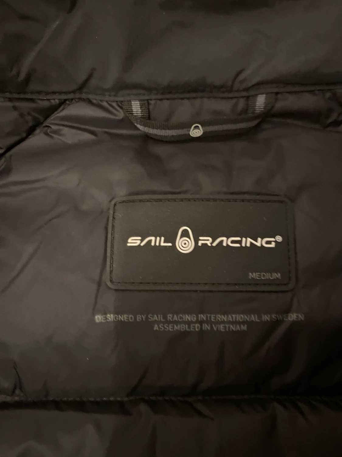 Svart dunjacka från Sail Racing - 4