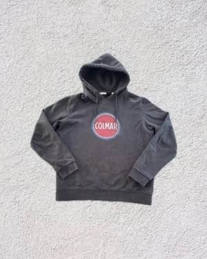 Colmar hoodie  - Bra skick inga defekter finns. Finns inte att köpa längre vårt pris endast 499. Passar 160-170