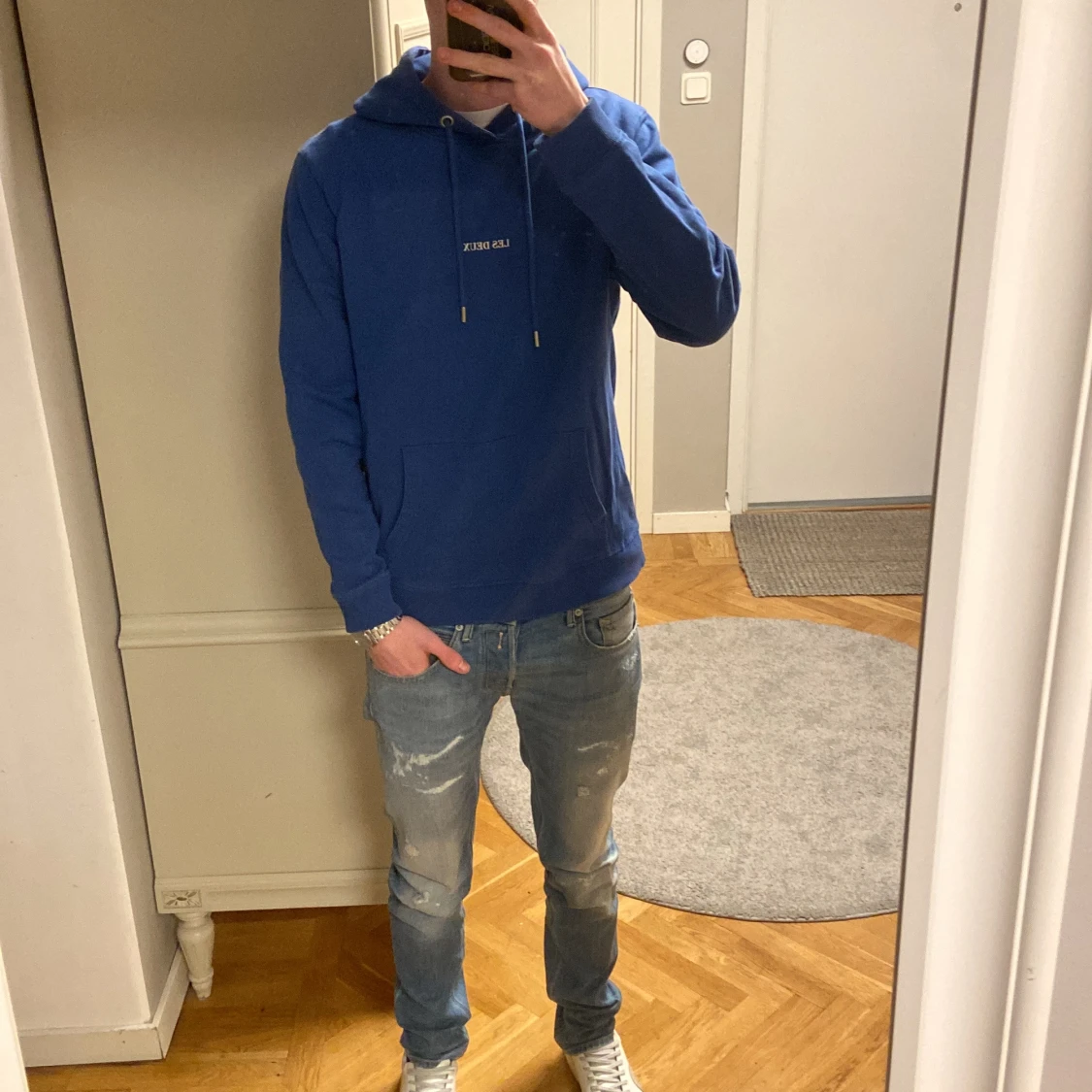 Blå hoodie från Les Deux - 1