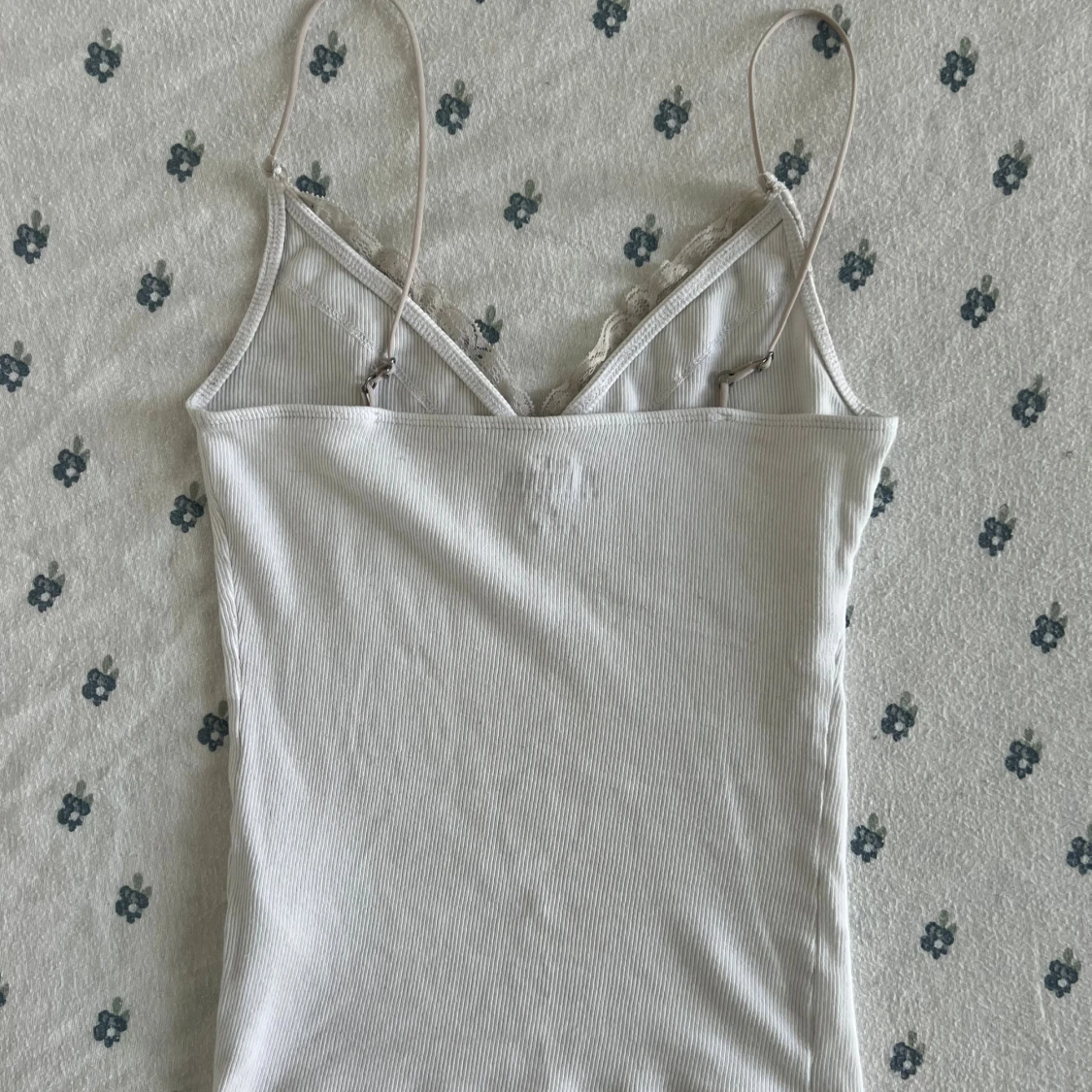 Vit ribbad linnetopp med spets Hollister - 1