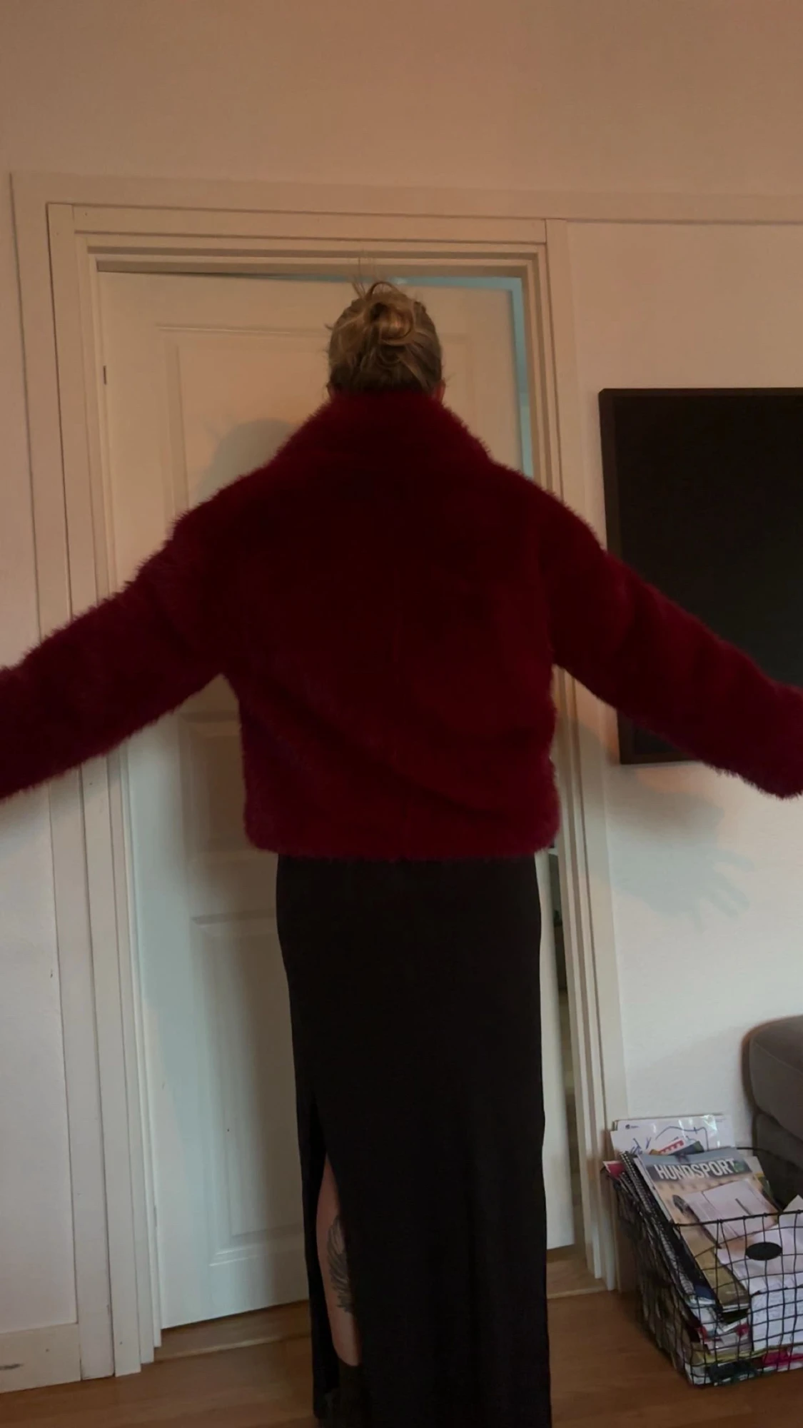 Fin vinröd ”päls” jacka  - 1