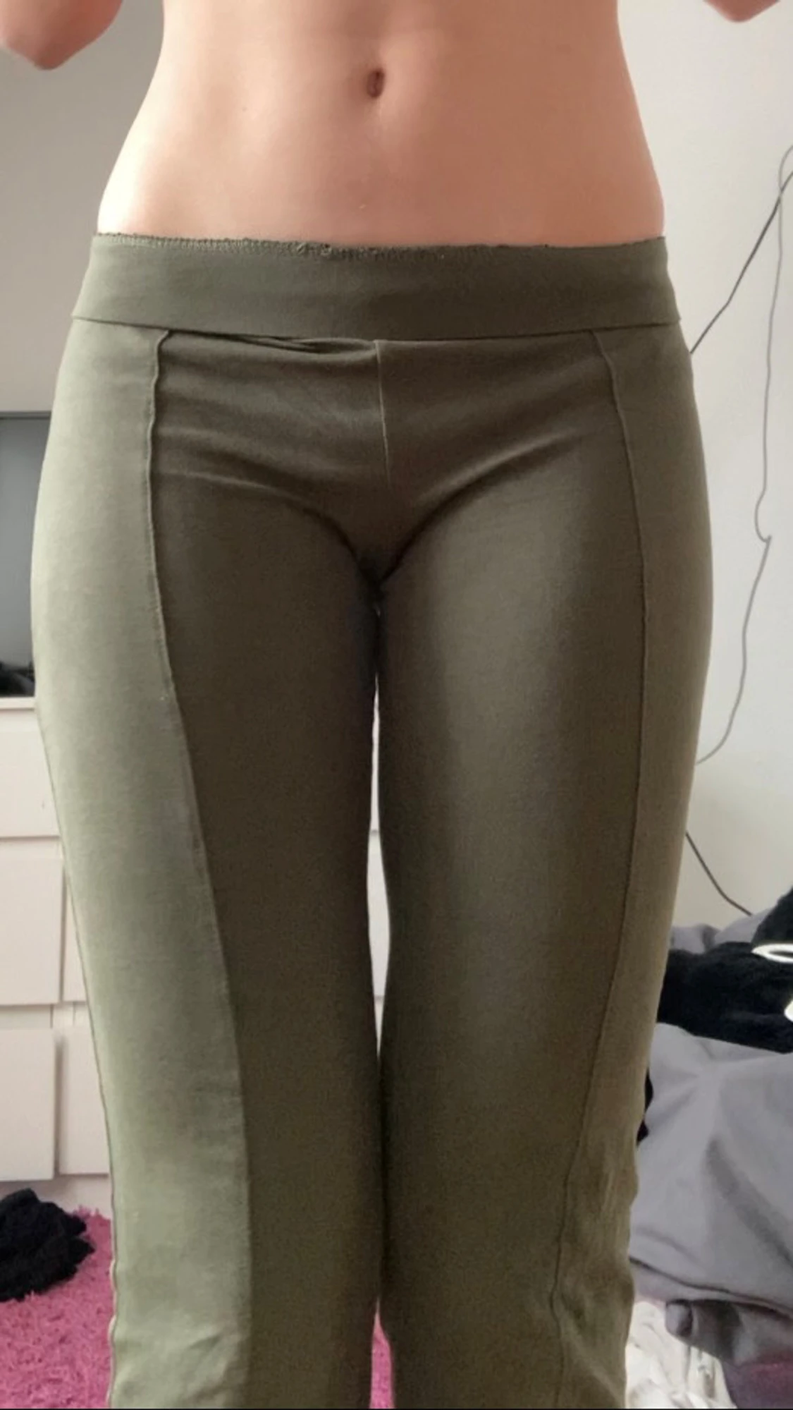 Olivgröna croppade byxor
