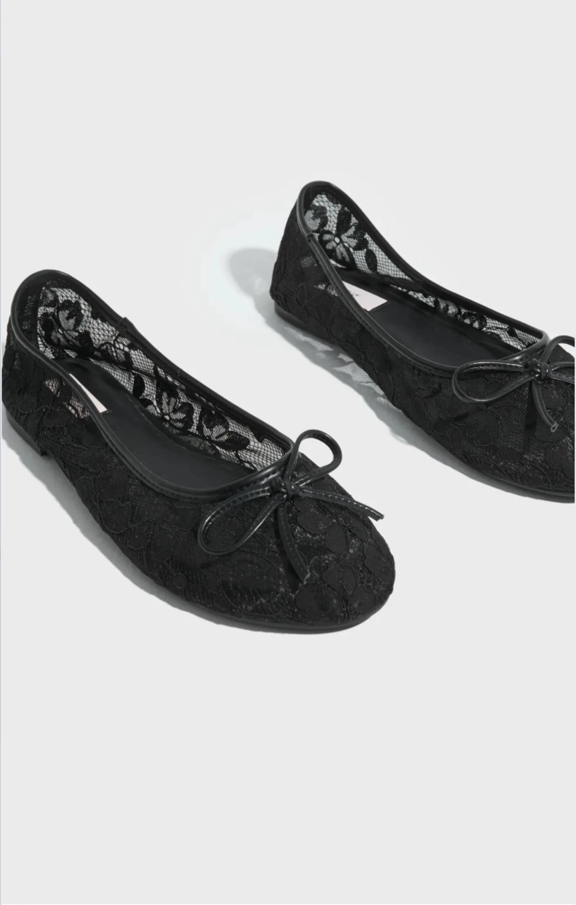 Svarta spetsballerinaskor med rosett - 1
