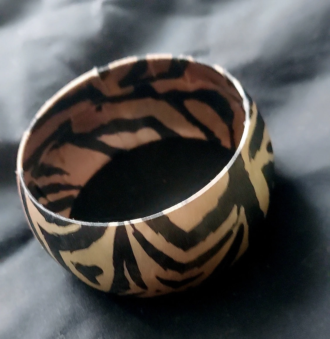 Brett armband med zebramönster