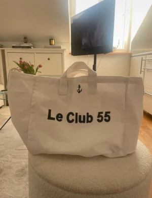 Vit shoppingväska Le Club 55 - Väska från st tropez Club55. Köpt i sommar 2025. Pris: 1200