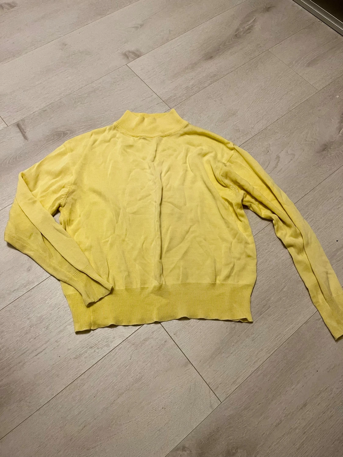 Gul polotröja