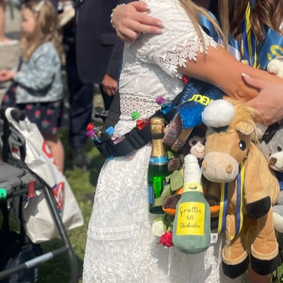 Vit spetsklänning med v-ringning - 2