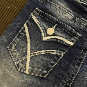 Jeans kjol med knappfickor - Jätte fin jeans kjol med knappfickor där bak, använd 2 ggr💘