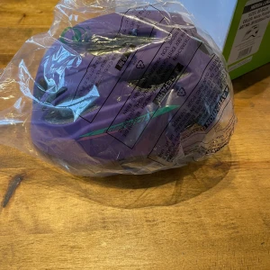 Cykel hjälm - Helt ny cykelhjälm från Merida i storlek 50–54. Aldrig öppnad, aldrig använd. Snygg, säker och perfekt för både vardag och träning.