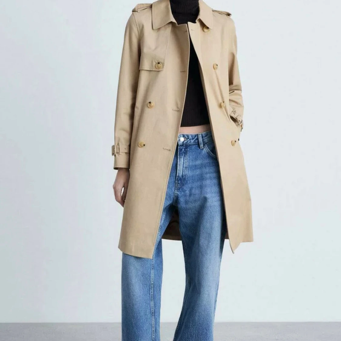 Beige trenchcoat med bälte - 1