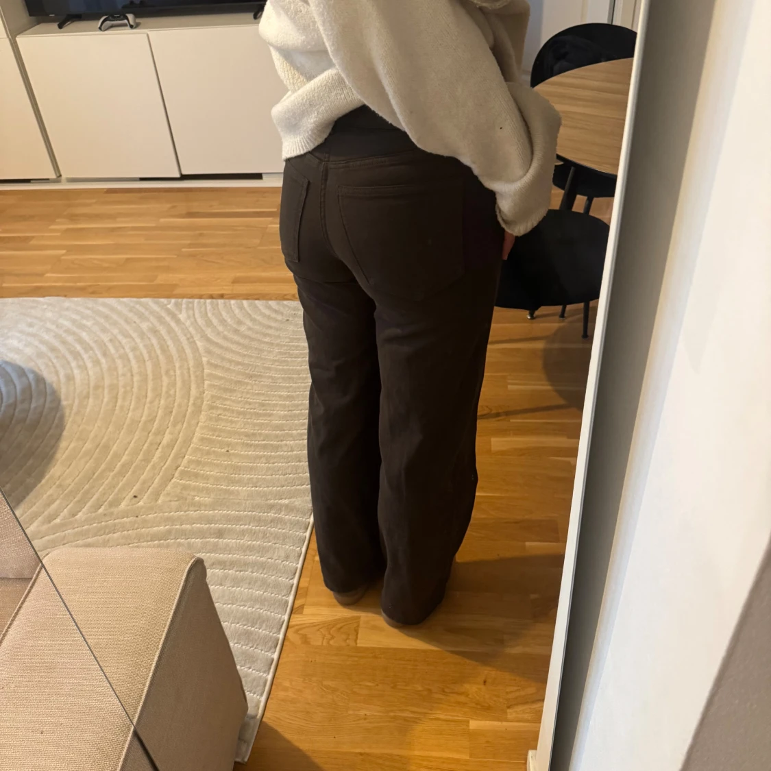 Bruna raka jeans med mellan hög midja - 2