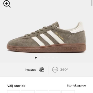 Adidas Spezial sneakers i olivgrön mocka - Säljer nu dom här feta adidas spezialen då dom börja bli för små. Köpta på jd sport för 1250 använda men inga fel