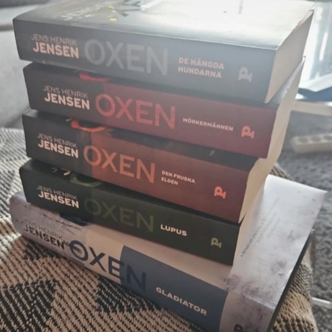 Oxen-serien: De hängda hundarna, Mörkermännen, Den frusna elden, Lupus, Gladiator - 2