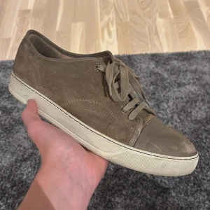 Bruna mockasneakers från Lanvin - Tja, säljer mina bruna Lanvin dem är bra skick. Om det är några funderingar så är det bara att kontakta mig.