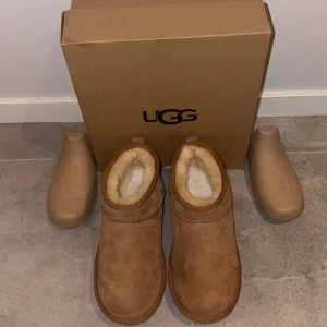 Bruna UGG boots med fårskinn - Splitter nya uggs direkt från Nk, går även att mötas upp i Göteborg !!