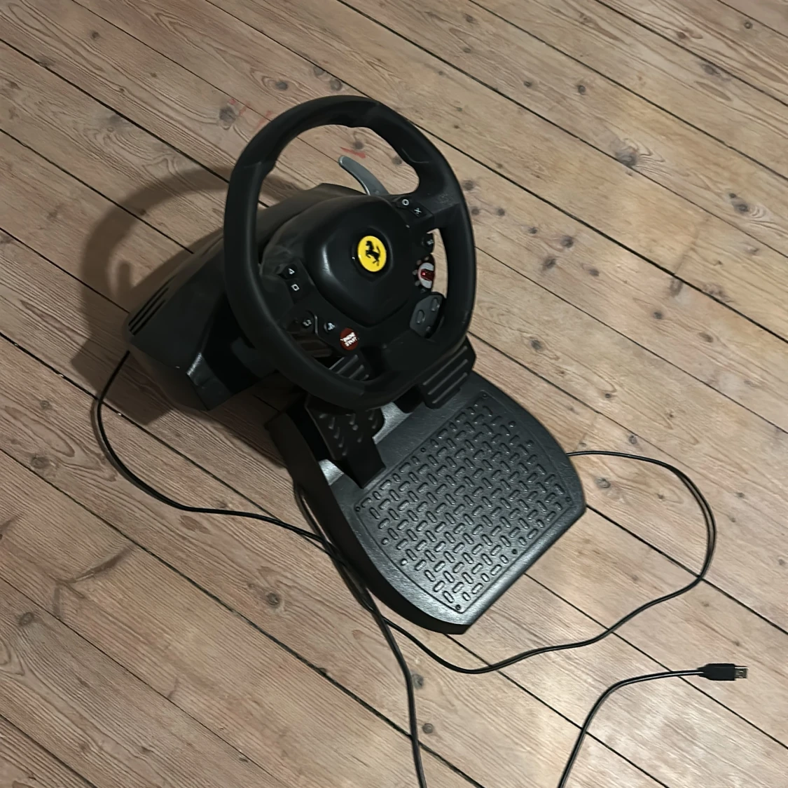 Thrustmaster Ferrari Racing Wheel - 1