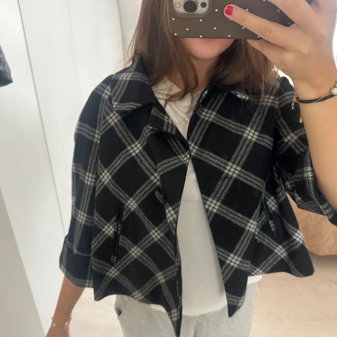 Rutig svart kappa från H&M, strl 38 - 2