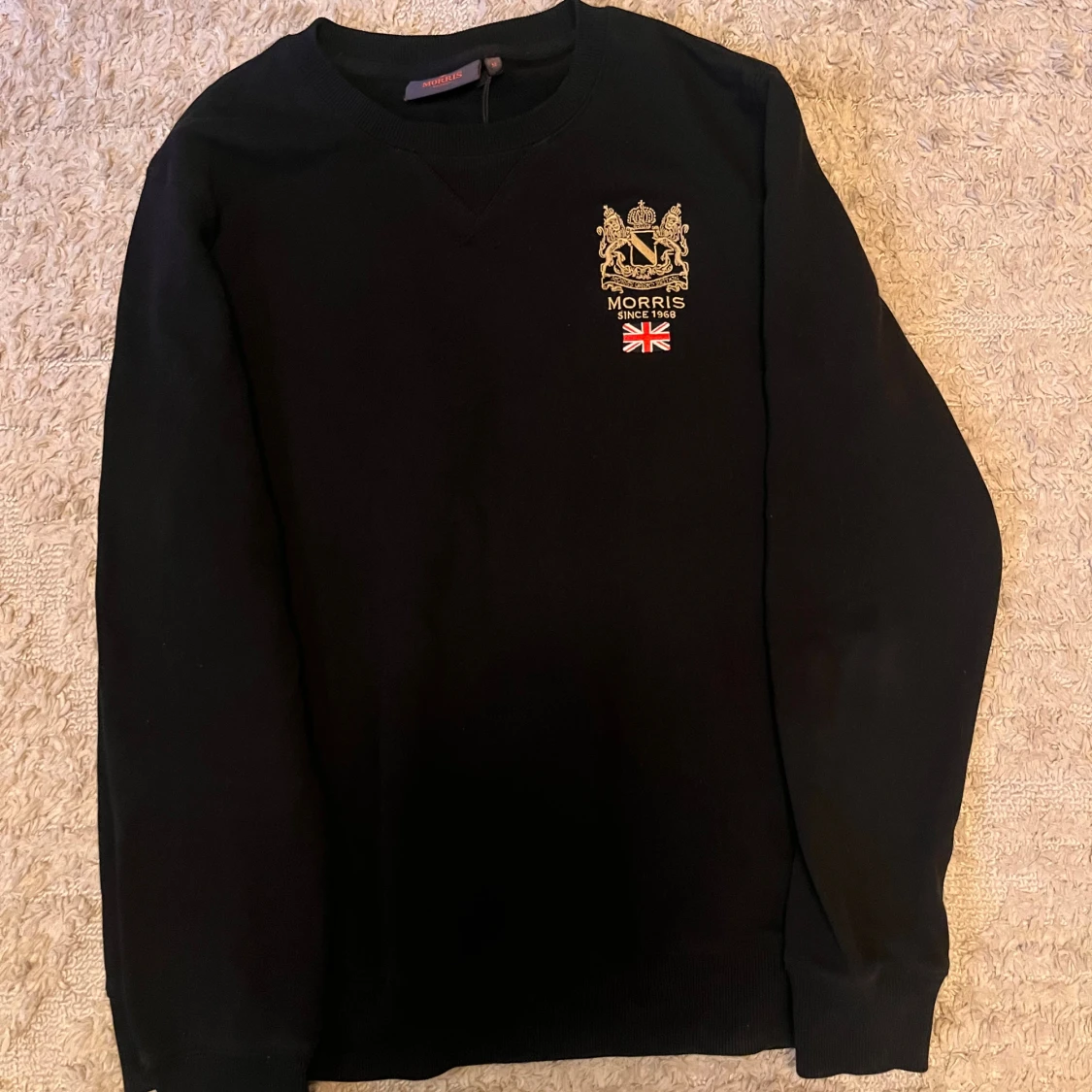 Svart sweatshirt från Morris med brodyr