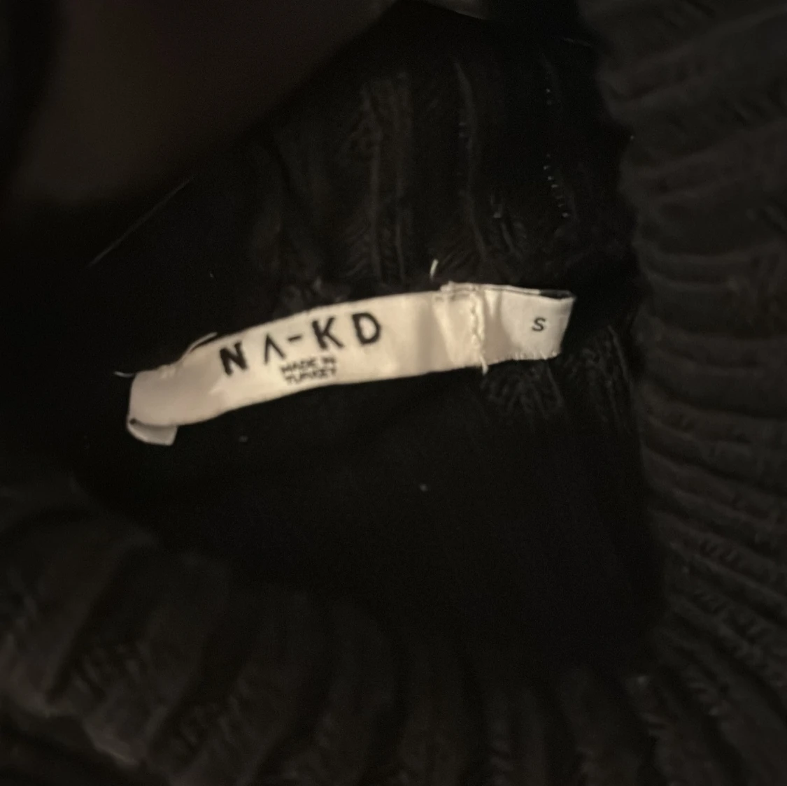 Svart ribbad polotröja från NA-KD - 3