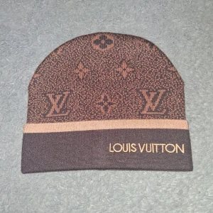 Brun mössa med logga - Mössan är helt ny och aldrig använt.