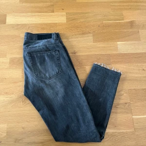 Acne Jeans - Acne Jeans, i bra skick men verkar vara uppsydda, skulle säga att de numera är runt L28-29