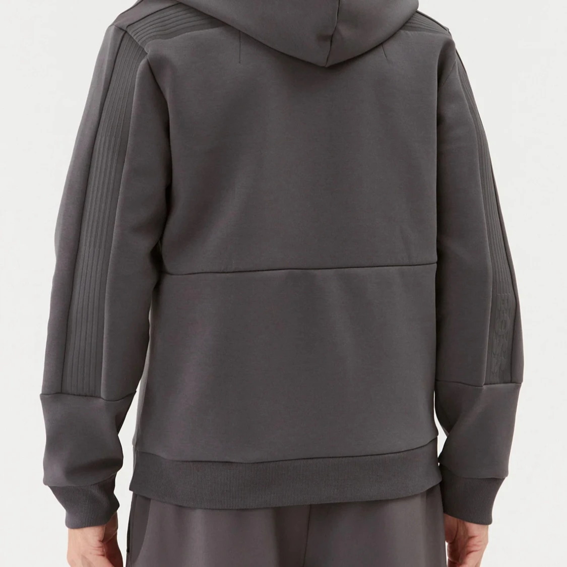 Mörkgrå hoodie från BOSS med gulddragkedja - 1