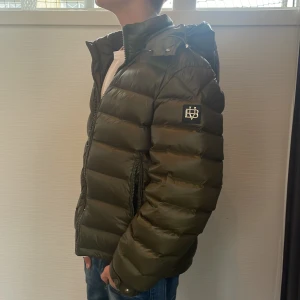 Bvaldi jacka S - Bvaldi vinterjacka herr| storlek:S| pris:2000kr| skick:9,8/10| Hör av dig vid minsta lilla fundering eller fråga| 