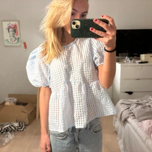 Blus med puffärm - Så fin blus med puffärm, aldrig använd❤️