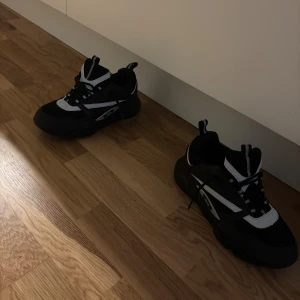 D B22or - Svarta D B22or helt nya knappt använda dom är i storlek 42, skicka iväg ett dm om du är intresserad! 🤝