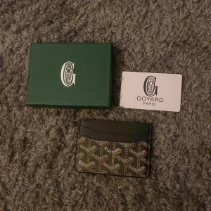 Svart goy4rd korthållare  - Helt ny goy4rd korthållare, om du har några funderingar är det bara att höra av sig👍, helt perfekt kvalité👌