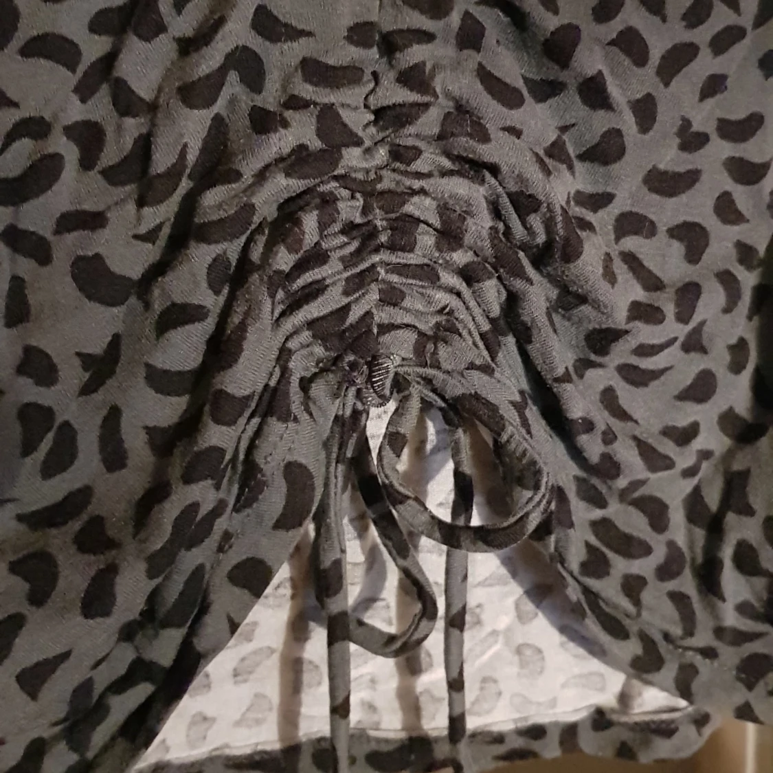 Mönstrad topp med snörning Lindex - 1