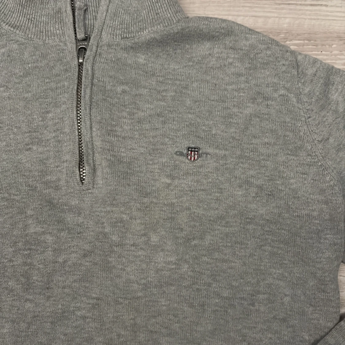 Grå half zip tröja från GANT - 1